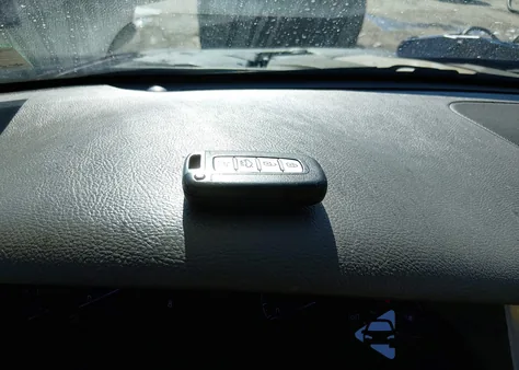 2013 Hyundai Genesis 3.8 z USA, uszkodzony, nr VIN KMHGC4DD8DU232284